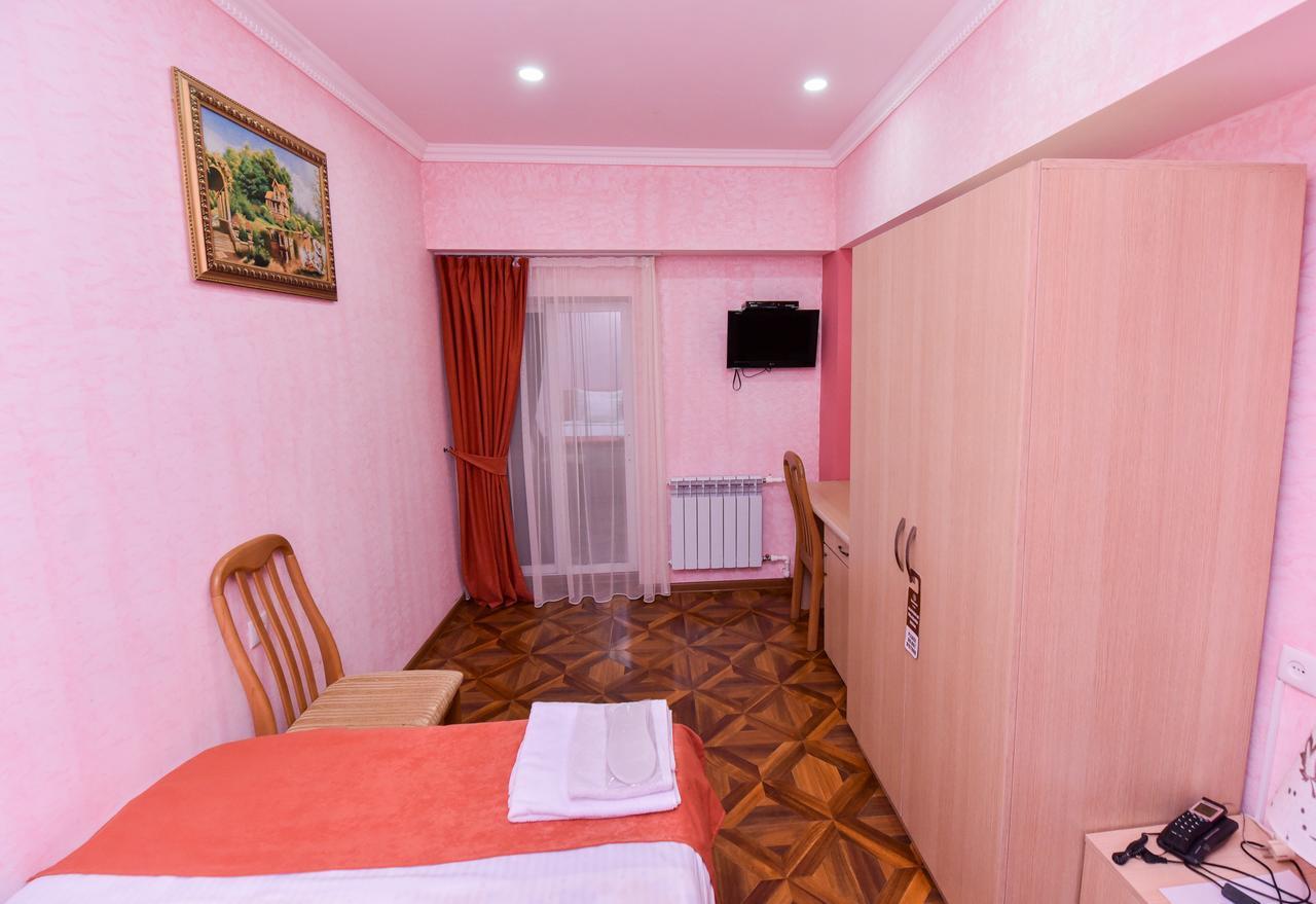 Gayane Hotel Alaverdi Exteriör bild